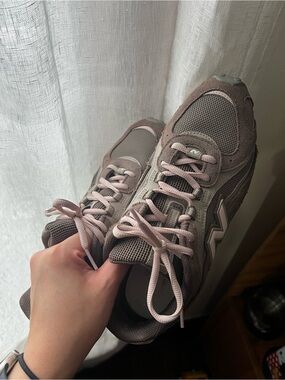 New Balance 204l